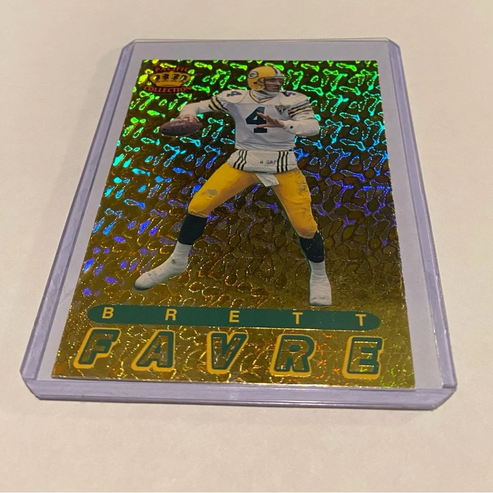 Brett Farve Rare!! 1994 Gold Pacific Prism Football Card Vintage Collectible